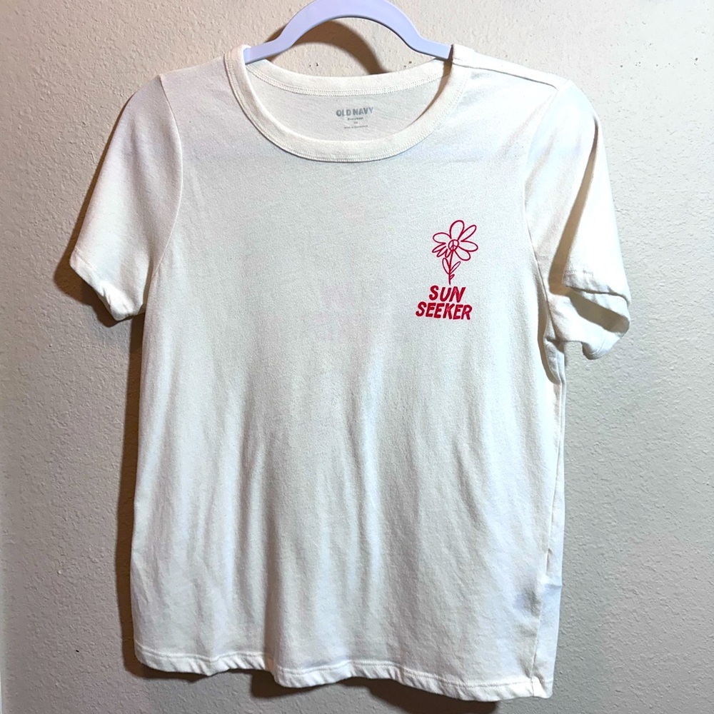 OLD NAVY. Everywear graphic tee. Women’s XS. “Sunseeker”. Very soft.